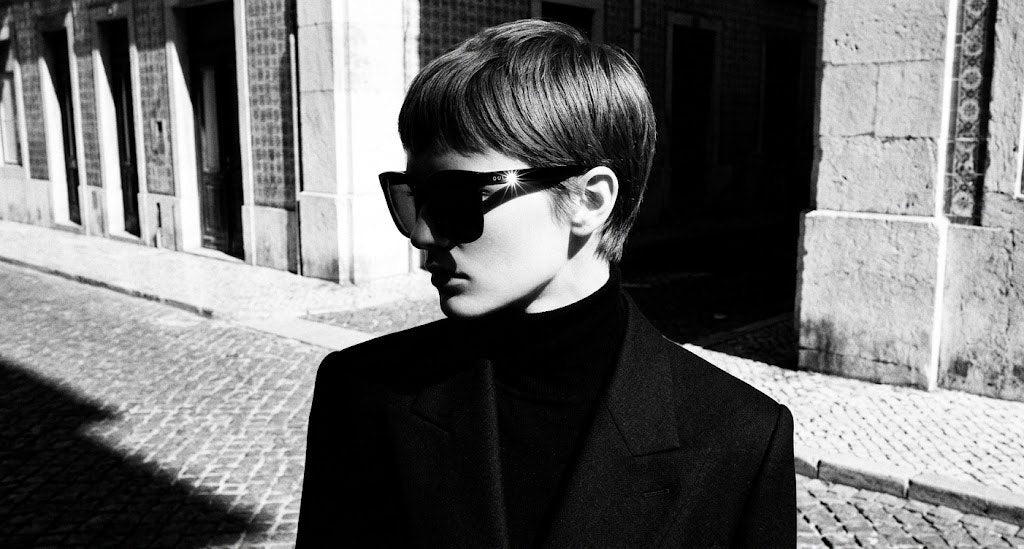 Oculos de sol Gucci Redondo GG1346SK em preto - editorial a preto e branco